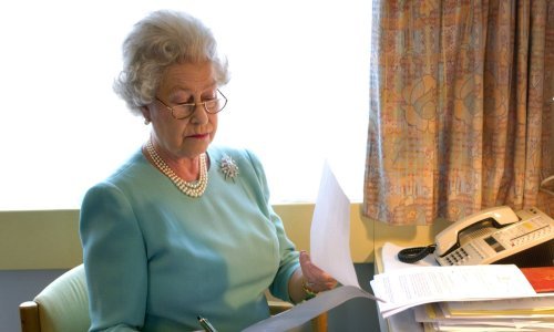 Iz Buckinghamske palače odbili odgovoriti hoće li se cijepiti kraljica Elizabeta: To je njezina privatna stvar!