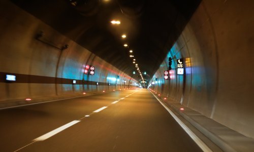 Teška prometna nesreća kod Splita: Pet vozila sudarilo se u tunelu, dvije osobe prebačene u bolnicu