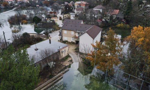 [VIDEO] Poplava u Kokorićima: Vodostaj opao dva metra, dio prometnica prohodan