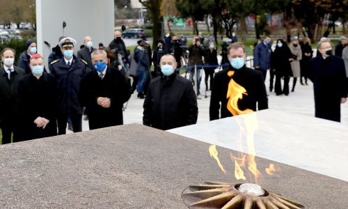 [FOTO] Bandić otvorio Spomenik domovini: Ćaća gleda svoje djelo, a djelo gleda ćaću