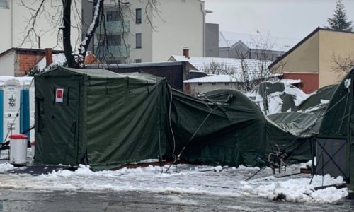 Urušio se vojni šator pred varaždinskom bolnicom