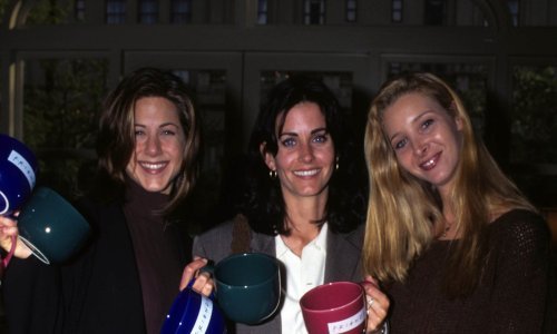 Kultna scena iz 'Prijatelja': Courteney Cox otkrila kako je zapravo nastala urnebesna epizoda s puricom na glavi