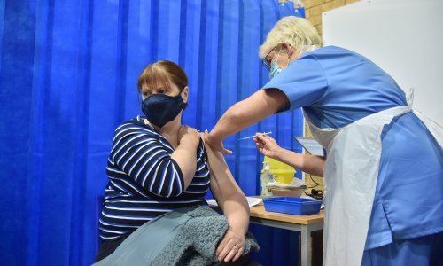 Stručnjaci: Cjepiva s RNK tehnologijom treba više proučiti prije davanja onkološkim bolesnicima