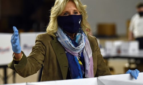 Kako će se oslovljavati buduću prvu damu SAD-a? Salva krenula nakon kontroverznog teksta: 'Odbacite doktorsku titulu'