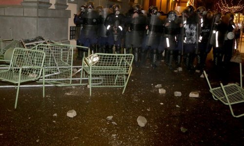 Zbog smrti mladića u Albaniji ministar unutarnjih poslova podnio ostavku, policija suzavcem i vodenim topovima tjerala prosvjednike