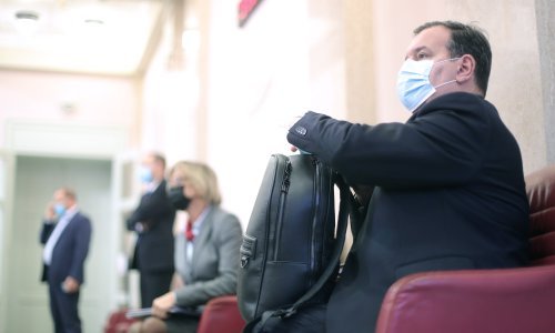 Višesatna noćna rasprava: Beroš ponosan na organizaciju zdravstva, oporba tvrdi - koronakrizom se upravlja loše