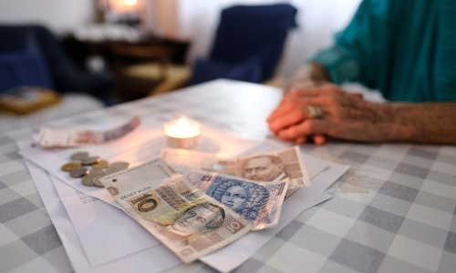 Od utorka se HZMO-u mogu predati zahtjevi za 800 kuna mjesečno naknade za starije osobe