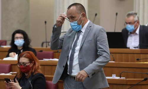 'Ne mora svako selo imati turističku zajednicu. Koliko je to službenih auta, tajnica, ramsteka i bifteka?'