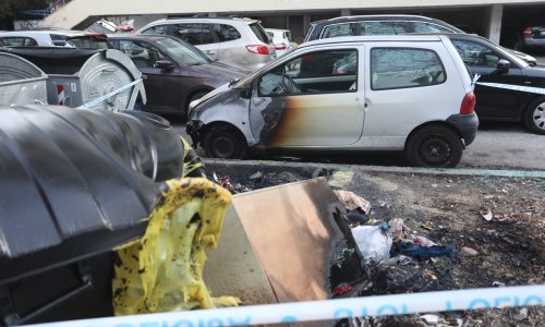 [VIDEO/FOTO] Netko je noćas u Splitu palio kontejnere, požar se proširio na automobile
