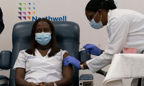 Medicinska sestra iz New Yorka prva je Amerikanka koja je primila cjepivo protiv koronavirusa: 'Osjećam se odlično'