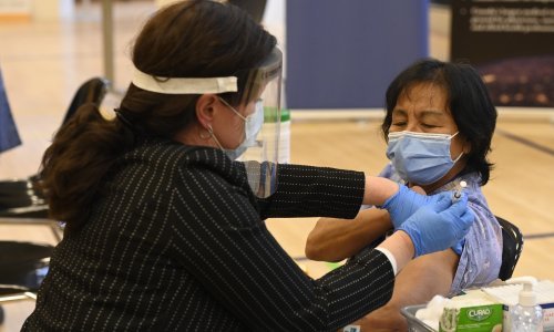 Kanada počela cijepiti zdravstvene djelatnike protiv koronavirusa