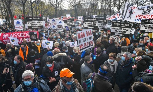 [FOTO] Pariz: Tisuće prosvjednika traže otvaranje hotela i restorana