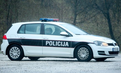 Libijski državljanin vozio četiri ilegalna migranta, u Tomislavgradu ga uhitila policija, pa je zaradio prijavu zbog krijumčarenja