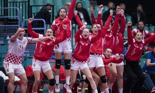 [VIDEO/FOTO] Pogledajte scene iz hrvatske svlačionice; evo kojom su pjesmom rukometašice proslavile strašan trijumf