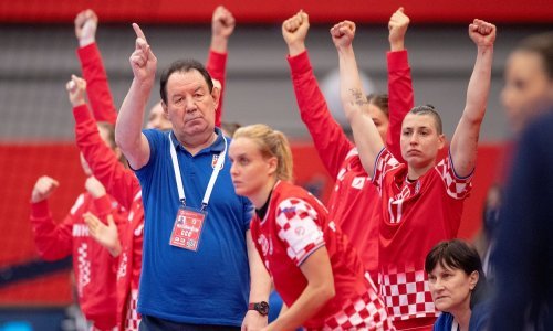 [FOTO] Razdragani izbornik nakon povijesnog uspjeha: Do neba sam ponosan na cure, stručni stožer, na sve koji su vjerovali u nas...