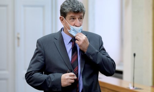 Neki zastupnici za zabranu pirotehnike, Sačić poručio: Hrvatima je dosta pucnjave idućih 100 godina. Tko baš mora neka puca u kamenolomu uz naplatu