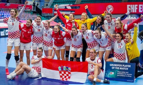 Upoznajte fantastične djevojke koje ostvarile najveći uspjeh u povijesti hrvatskog rukometa; u ekipi imamo čak dva para blizanki, a sve ih predvodi ženski Rambo