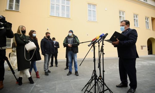 Predstavnici obiteljskih liječnika stigli u ministarstvo na dogovor o cijepljenju, pa izašli ljuti jer Beroša nije bilo. Otkrili kako bi po njima to trebalo organizirati
