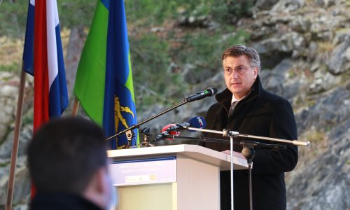 [FOTO/VIDEO] Plenković otkrio detalje: Prva distribucija doza će biti mala, simbolična. Zvalo bi se to 'dani cijepljenja' - 27., 28. i 29. prosinca