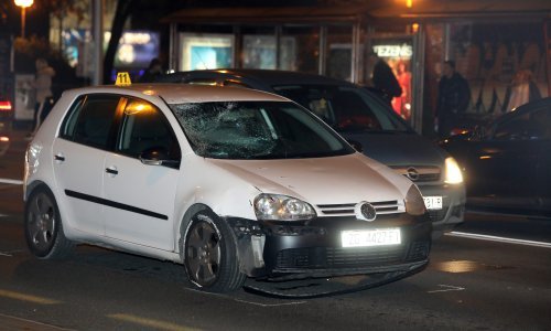 [FOTO] Nesreća u Zagrebu: Poginuo pješak, na njega na križanju Maksimirske i Bukovačke naletio automobil
