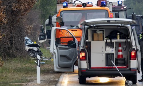 [VIDEO/FOTO] Tragedija kod Pule; sudarili se automobil i kamion; poginuo vozač