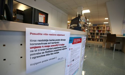 Provjerili smo kako je 2020. izgledalo novo normalno u knjižnicama od Zagreba do Dubrovnika i što se najviše čitalo u koronakrizi; jedan grad osobitu je utjehu pronašao u krimićima