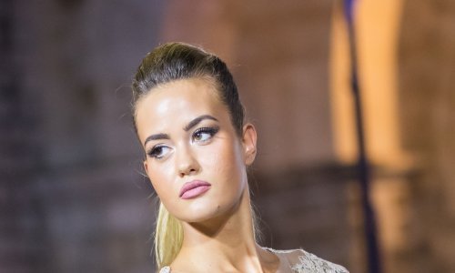 Rapsodija u bijelom: Adriana Đurđević pohvalila se božićnim ugođajem u domu koji dijeli s našim nogometašem