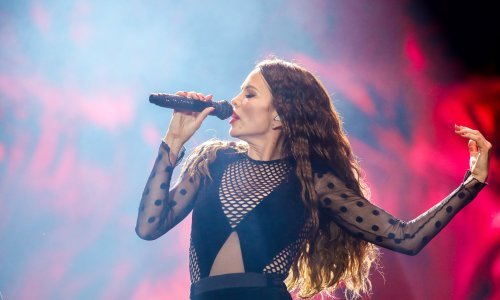 Severina u šljaštećoj haljini zaustavljala promet, a mi znamo čiji potpis nosi