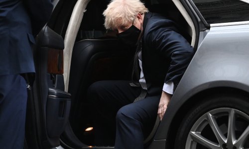 Britanski mediji javljaju: Johnson sazvao hitan sastanak zbog nove varijante covida-19