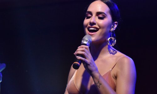 Lana Jurčević izbacila dekolte, nabacila full make up i večernju haljinu pa svima postavila pitanje: 'Sviđam li vam se više prirodna ili kad se zrihtam?'