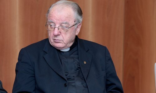 Prvi gospićko-senjski biskup Mile Bogović preminuo u riječkom KBC-u od covida-19