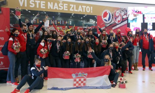 [FOTO/VIDEO] Hrvatske rukometašice sletjele u Zagreb i otkrile veliku tajnu svojeg uspjeha, te što ih je posebno iznenadilo nakon povratka
