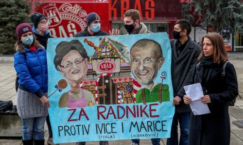 [FOTO/VIDEO] Radnička fronta stigla pred Kraš; Peović: Situacija je kritična, uništava se proizvodnja, krše radnička prava