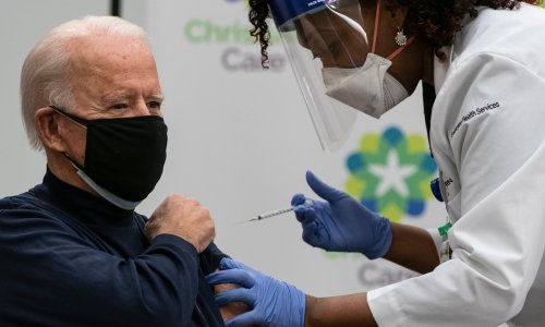 [FOTO] Joe Biden cijepio se protiv koronavirusa: 'Ljudi se nemaju čega bojati'