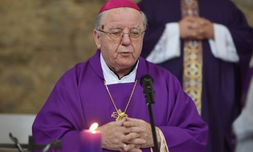 U Gospiću na posljednji počinak ispraćen biskup Mile Bogović