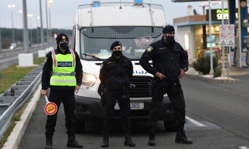 [VIDEO/FOTO] Odbijeno je više od pola zahtjeva za propusnice, ali policija ima pune ruke posla: Pogledajte atmosferu s punktova