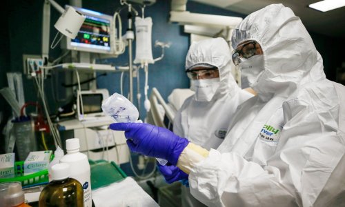 Broj umrlih u Italiji prešao 70.000, u Britaniji rekordni broj novozaraženih