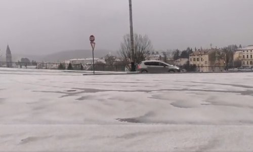 [VIDEO] Iznenađenje na Božić: Snježne pahulje zabijelile Pazin