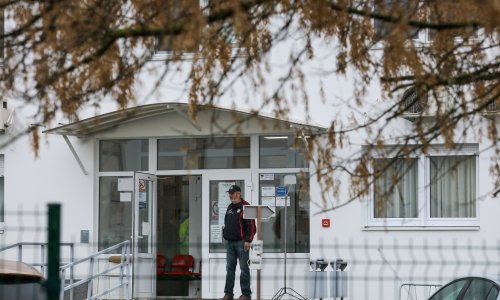 Rade u covid bolnici, a još uvijek su bez plaće za studeni. Ravnatelj: Teško je govoriti o krivcima