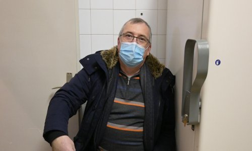 HZJZ maknuo fotke Capaka, on objasnio svoj potez: Ispričavam se, ali kutija je bila prazna. Pokazao sam prstom na etiketu s jedinom misli - tu je!