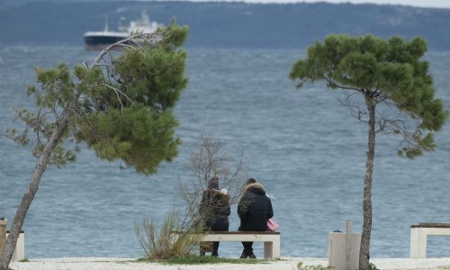 Split: Zbog nevremena nisu isplovila dva trajekta