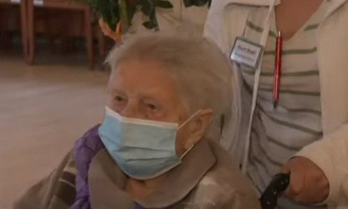 U Njemačkoj 101-godišnja korisnica doma umirovljenika prva primila cjepivo