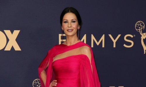 Nešto drugačiji Božić: Catherine Zeta-Jones prisjetila se kako je prošle godine u bikiniju ljubila djeda Mraza