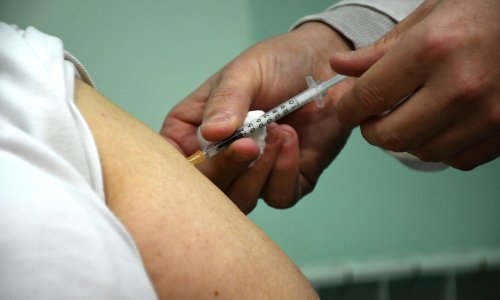 Bolničar iz Kalifornije pozitivan tjedan dana nakon cijepljenja