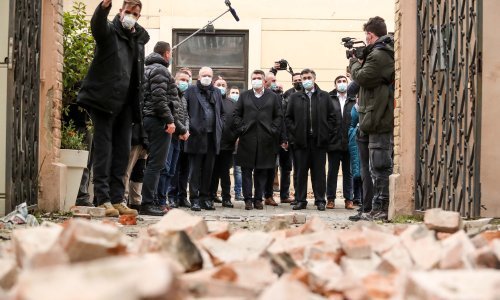 [FOTO/VIDEO] Snažni potresi zatresli sjeverozapad zemlje, stižu dojave o štetama. Milanović i Plenković stigli u Sisak: Kakva je ova godina bila, tako je na neki način i završila