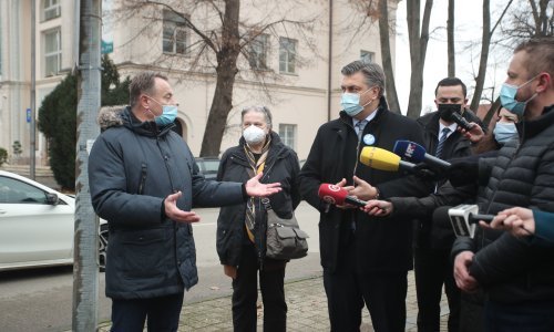 Plenković u Sisku: Došli smo podržati sugrađane, na raspolaganju će im biti sve službe