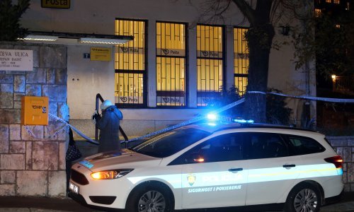 Muškarac u Sinju na Badnjak narušavao javni red i mir, bocom razbio prozor na policijskom autu pa mu nakon uhićenja pronašli kokain