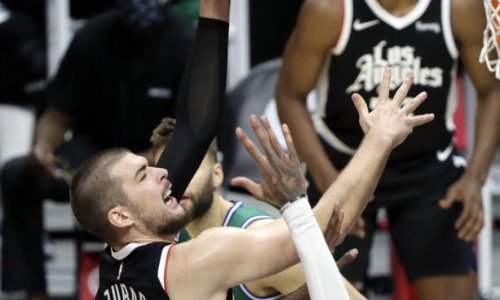 Hrvatski košarkaš Zubac izašao pred novinare nakon najvećeg poraza u povijesti kluba; evo što im je trener rekao u svlačionici i kako su reagirali