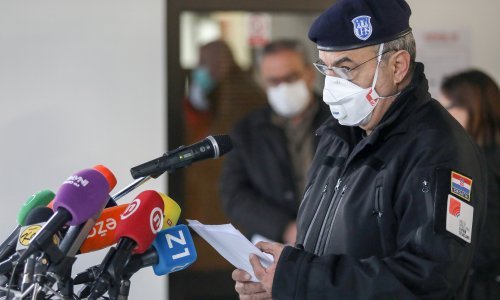 [FOTO/VIDEO] Kalinić udario po Vladi: 'Misle li oni da su Hrvati kornjače koje žive 800 godina da mogu čekati dok se oni sjete da je bio potres u Zagrebu'