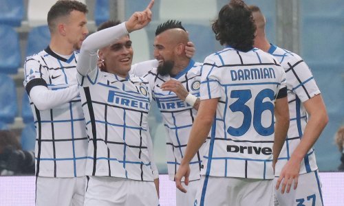 Treneri iz Serie A smatraju za jedan klub da je uvjerljivo najveći kandidat za naslov prvaka, a Milan i Juventus dobili tek po jedan glas